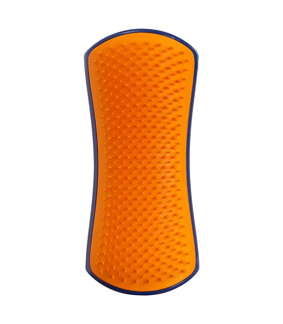 Detangling dog brush by Pet Teezer
